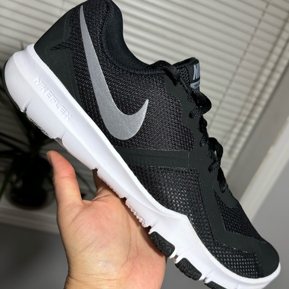 adidas 6 US like new $40dll, Shoes active NIKE (men) 10 US $24 dll like new - Picture 4 of 5